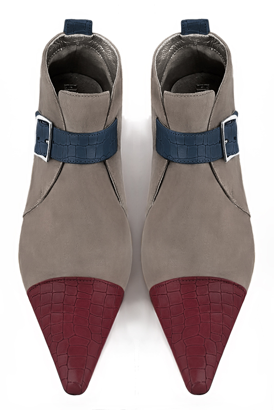 Bottines femme boucles à l'avant rouge bordeaux, beige mastic et bleu denim. Bout pointu. Talon conique de 3.5 cm - Vue du dessus