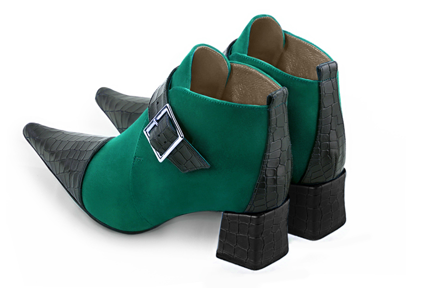 Boots femme : Boots avec des boucles à l'avant couleur noir satiné et vert émeraude. Bout pointu. Talon mi-haut bottier. Vue arrière - Florence KOOIJMAN