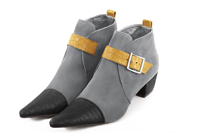 Boots femme : Boots avec des boucles à l'avant couleur gris acier et jaune ocre. Bout pointu. Petit talon conique Vue avant - Florence KOOIJMAN