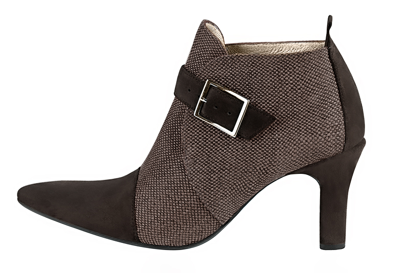 Boots élégantes et raffinées avec des boucles à l'avant, coloris marron ébène. Bout effilé. Talon haut trotteur. Personnalisation : Choix des cuirs, des couleurs et des talons. Cou-de-pied sur mesure. - Florence KOOIJMAN