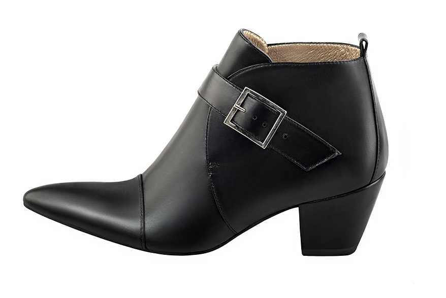 Bottines élégantes et raffinées avec des boucles à l'avant, coloris noir satiné. Bout effilé. Mi-haut à haut. Talon conique. Personnalisation : Choix des cuirs, des couleurs et des talons. Cou-de-pied sur mesure. - Florence KOOIJMAN