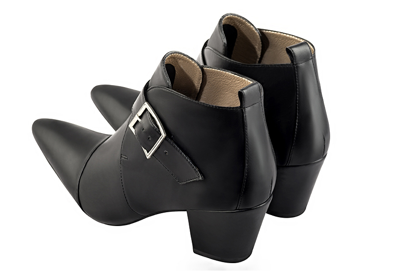 Bottines femme boucles à l'avant noir satiné. Bout effilé. Talon conique de 5.5 cm - Vue arrière