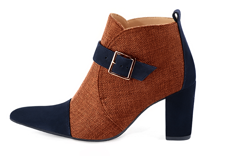 Bottines élégantes et raffinées avec des boucles à l'avant, coloris bleu nuit et orange corail. Bout effilé. Haut. Talon bottier. Personnalisation : Choix des cuirs, des couleurs et des talons. Cou-de-pied sur mesure. - Florence KOOIJMAN