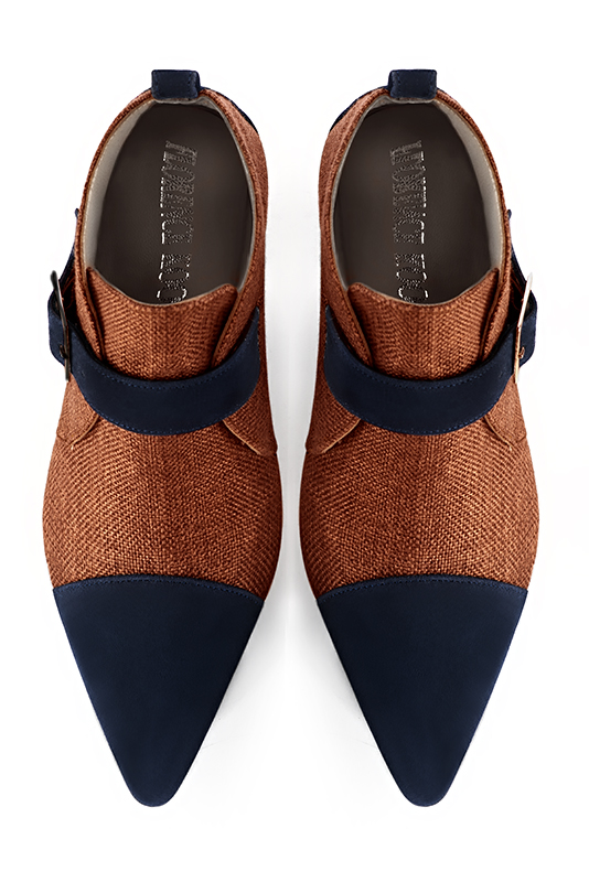 Bottines élégantes et raffinées avec des boucles à l'avant, coloris bleu nuit et orange corail. Bout effilé. Haut. Talon bottier. Personnalisation : Choix des cuirs, des couleurs et des talons. Cou-de-pied sur mesure. - Florence KOOIJMAN