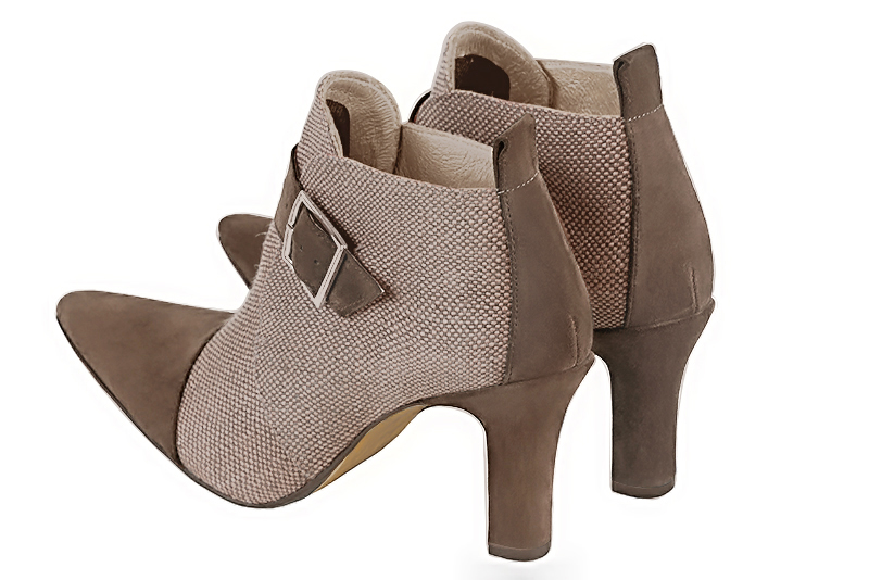 Bottines élégantes et raffinées avec des boucles à l'avant, coloris marron chocolat et beige sahara. Bout effilé. Haut. Talon trotteur. Personnalisation : Choix des cuirs, des couleurs et des talons. Cou-de-pied sur mesure. - Florence KOOIJMAN