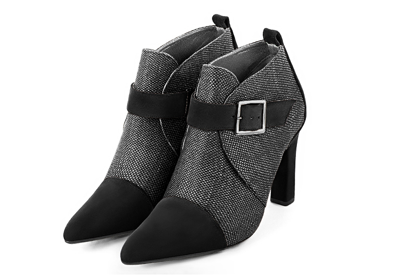 Bottines élégantes et raffinées avec des boucles à l'avant, coloris noir mat. Bout effilé. Très haut. Talon trotteur. Personnalisation : Choix des cuirs, des couleurs et des talons. Cou-de-pied sur mesure. - Florence KOOIJMAN