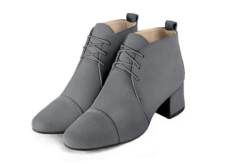 Boots femme : Bottines lacets à l'avant couleur gris tourterelle. Bout rond. Petit talon évasé Vue avant - Florence KOOIJMAN