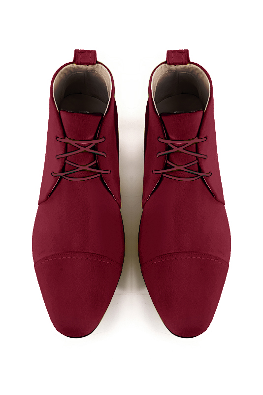 Boots femme : Bottines lacets à l'avant couleur rouge bordeaux. Bout rond. Petit talon évasé. Vue du dessus - Florence KOOIJMAN