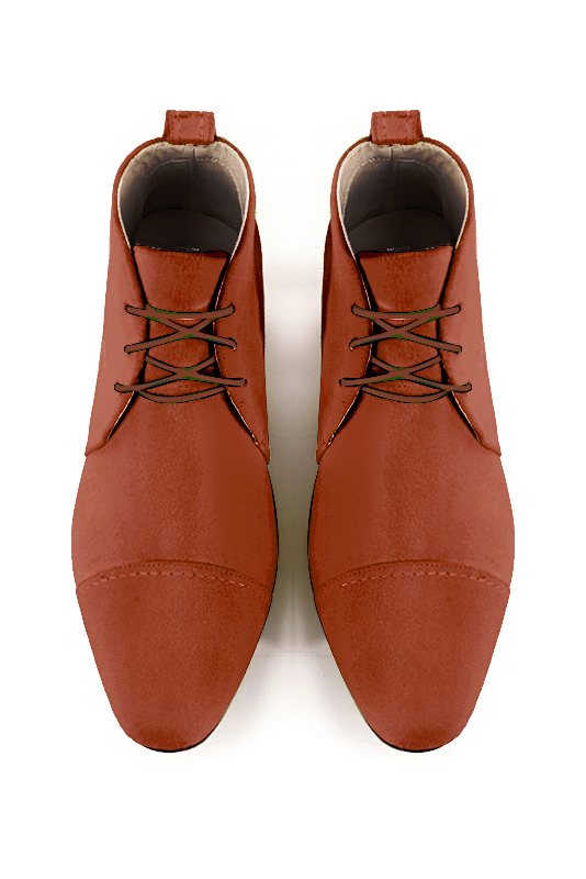 Boots femme : Bottines lacets à l'avant couleur orange corail. Bout rond. Petit talon évasé. Vue du dessus - Florence KOOIJMAN