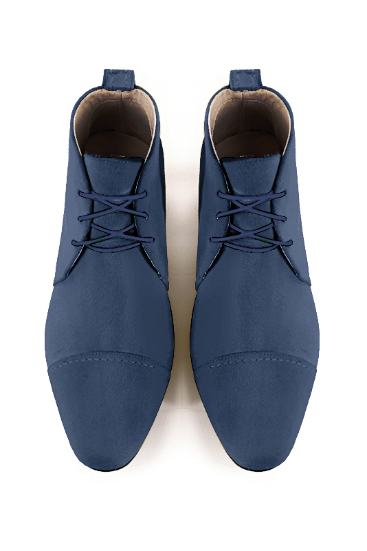 Boots femme : Bottines lacets à l'avant couleur bleu denim. Bout rond. Petit talon évasé. Vue du dessus - Florence KOOIJMAN