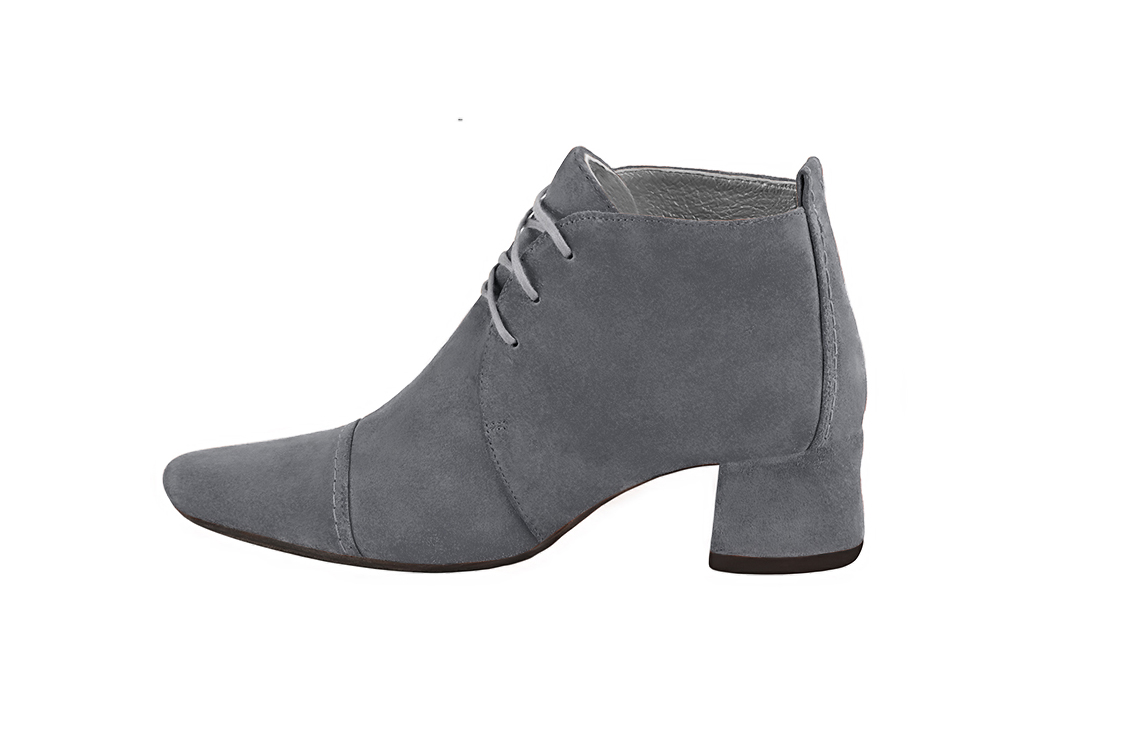 Boots femme : Bottines lacets à l'avant couleur gris tourterelle. Bout rond. Petit talon évasé. Vue de profil - Florence KOOIJMAN