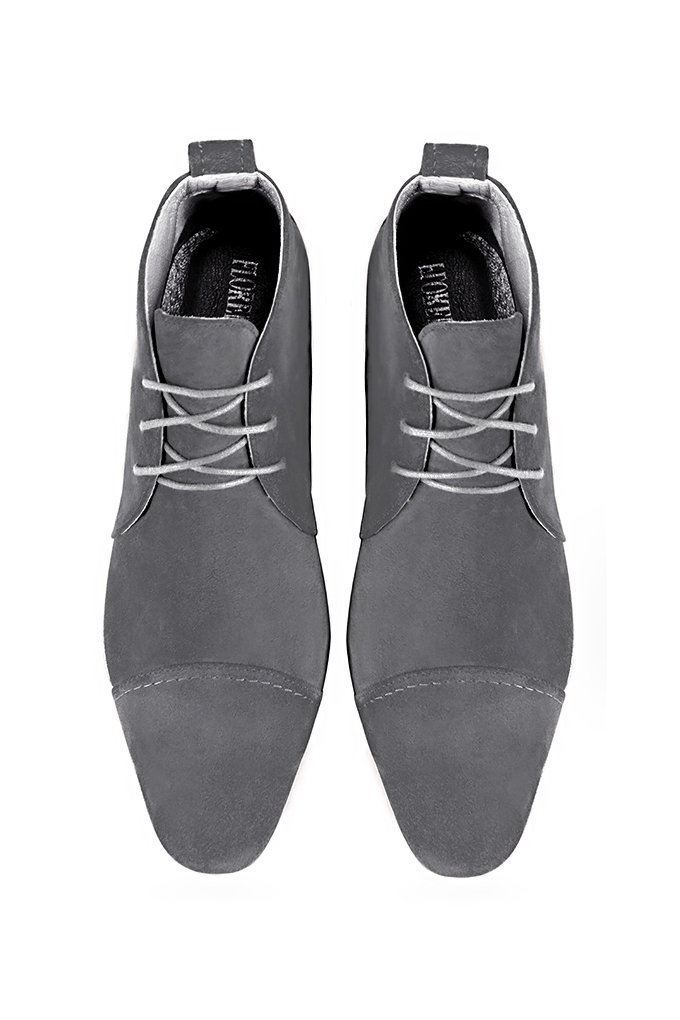 Boots femme : Bottines lacets à l'avant couleur gris tourterelle. Bout rond. Petit talon évasé. Vue du dessus - Florence KOOIJMAN