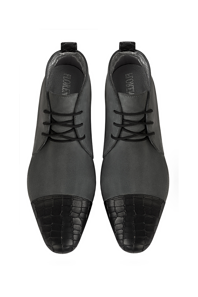 Bottines élégantes et raffinées avec des lacets à l'avant, coloris noir satiné et gris acier. Bout rond. Mi-haut. Talon évasé. Personnalisation : Choix des cuirs, des couleurs et des talons. Cou-de-pied sur mesure. - Florence KOOIJMAN