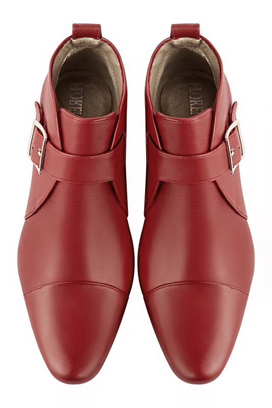 Bottines élégantes et raffinées avec des boucles à l'avant, coloris rouge coquelicot. Bout rond. Mi-haut. Talon bottier. Personnalisation : Choix des cuirs, des couleurs et des talons. Cou-de-pied sur mesure. - Florence KOOIJMAN