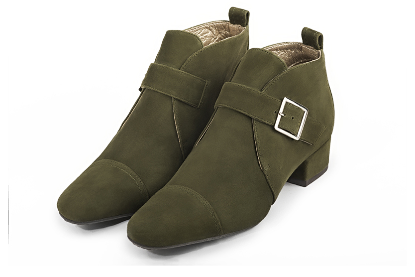 Bottines élégantes et raffinées avec des boucles à l'avant, coloris vert kaki. Bout rond. Mi-haut. Talon bottier. Personnalisation : Choix des cuirs, des couleurs et des talons. Cou-de-pied sur mesure. - Florence KOOIJMAN