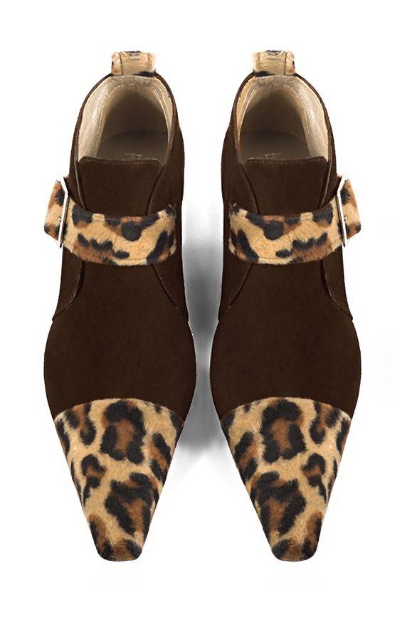 Boots femme : Boots avec des boucles à l'avant couleur noir safari et marron ébène. Bout effilé. Petit talon trotteur. Vue du dessus - Florence KOOIJMAN