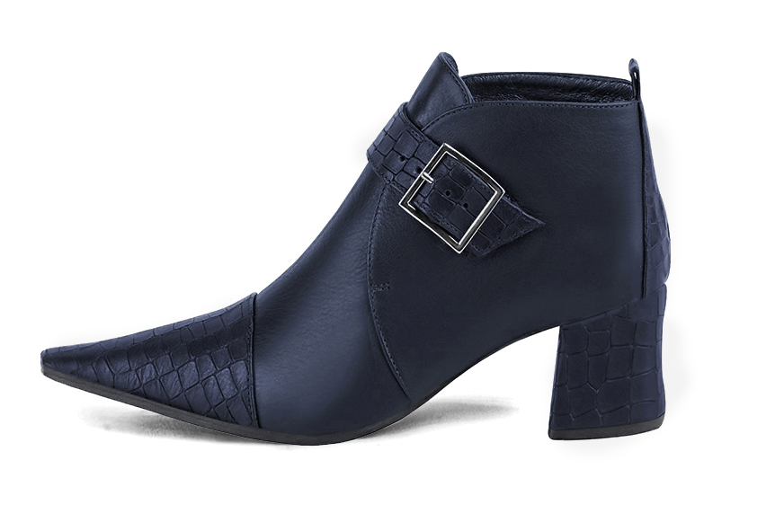 Bottines élégantes et raffinées avec des boucles à l'avant, coloris bleu marine. Bout effilé. Mi-haut à haut. Talon bottier. Personnalisation : Choix des cuirs, des couleurs et des talons. Cou-de-pied sur mesure. - Florence KOOIJMAN