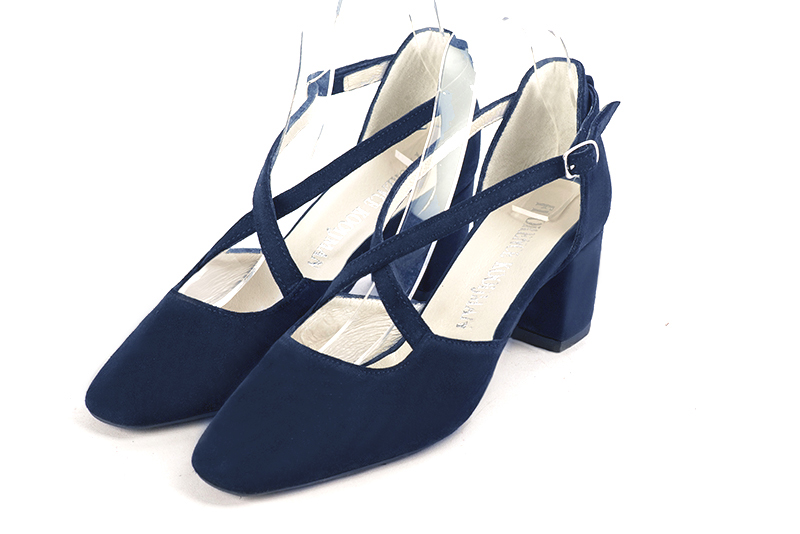 Chaussures brides croisées femme. .  - Vue avant