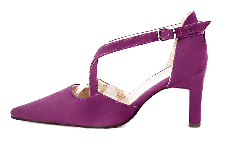 Chaussure femme à brides : Chaussure côtés ouverts brides croisées couleur violet myrtille. Bout effilé. Talon haut virgule. Vue de profil - Florence KOOIJMAN
