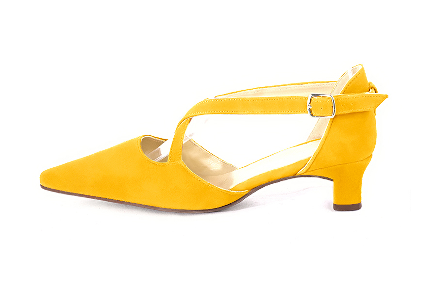 Chaussures brides croisées femme ouvertes sur les côtés jaune. Bout effilé. Talon trotteur de 4.5 cm - Vue de profil