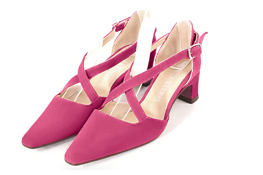 Chaussure femme à brides : Chaussure côtés ouverts brides croisées couleur rose fuchsia. Bout effilé. Petit talon trotteur Vue avant - Florence KOOIJMAN