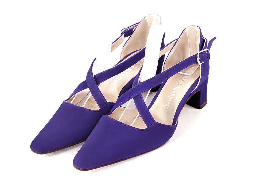 Chaussures brides croisées femme ouvertes sur les côtés violet outremer. Bout effilé. Talon trotteur de 4.5 cm - Vue avant