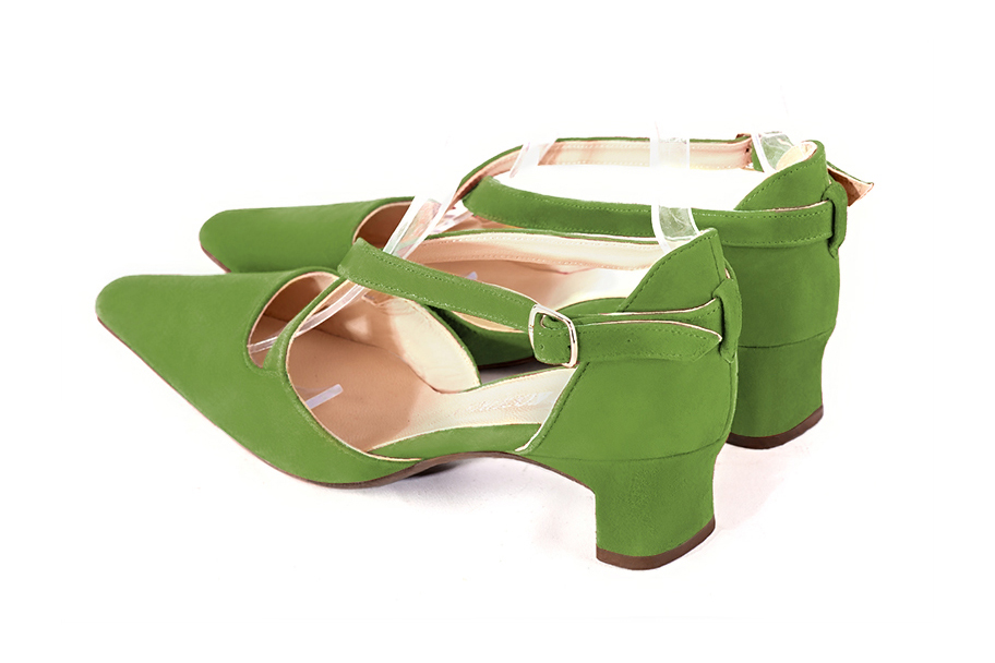 Chaussures brides croisées femme ouvertes sur les côtés vert anis. Bout effilé. Talon trotteur de 4.5 cm - Vue arrière