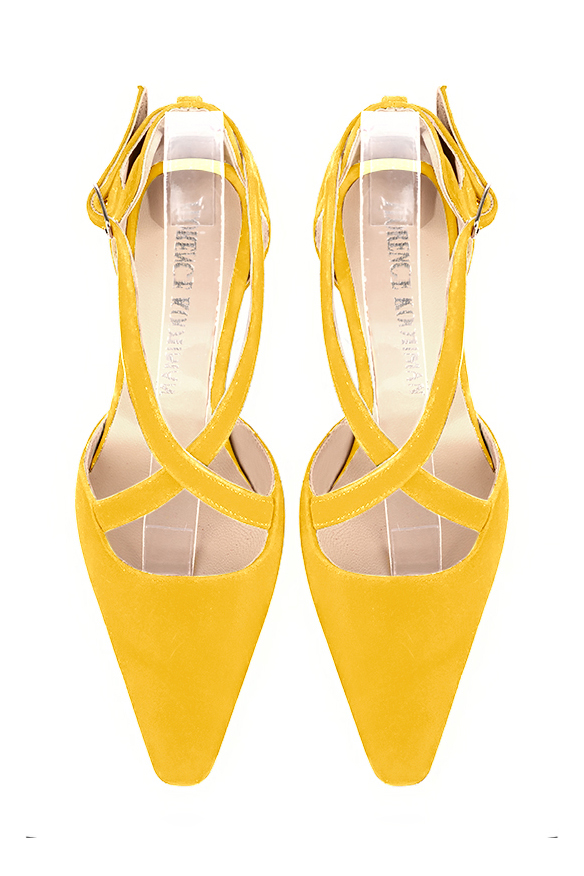 Chaussures brides croisées femme ouvertes sur les côtés jaune. Bout effilé. Talon trotteur de 4.5 cm - Vue du dessus