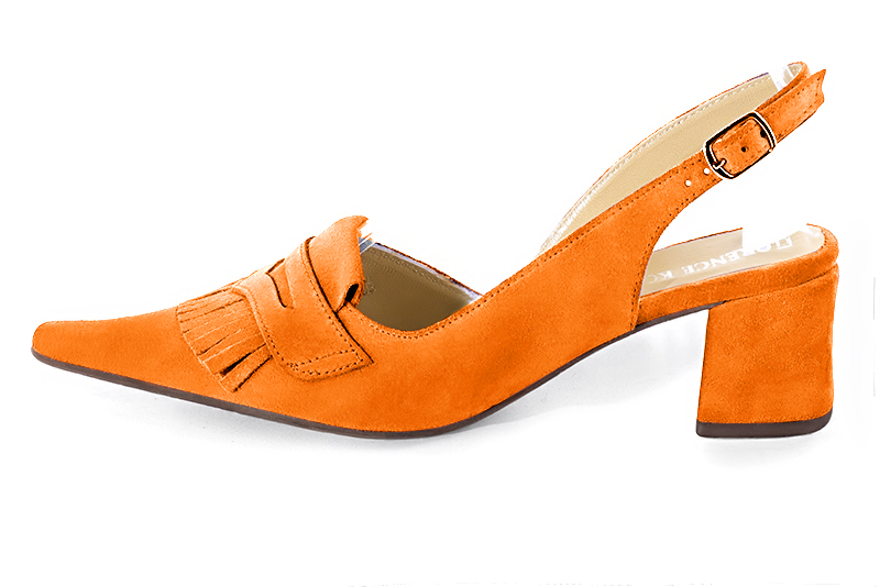 Chaussure femme à brides :  couleur orange abricot. Bout pointu. Talon mi-haut bottier. Vue de profil - Florence KOOIJMAN