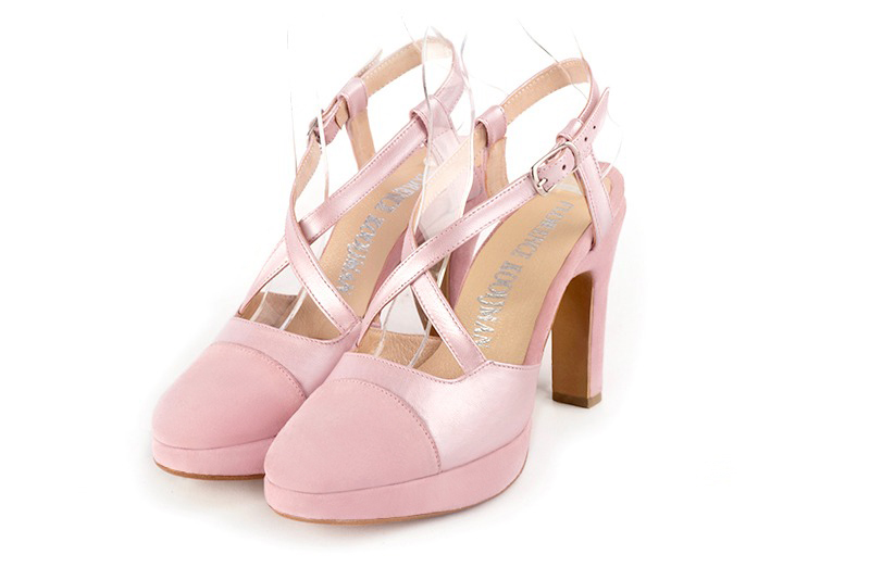 Chaussures brides croisées femme ouvertes à l'arrière rose pâle. Bout rond. Talon fin de 10.5 cm avec une plateforme de 2 cm à l'avant - Vue avant