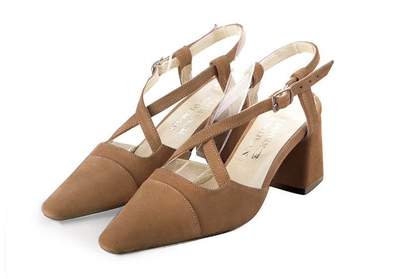 Chaussures habillées, élégantes et raffinées, ouvertes à l'arrière avec des brides croisées, coloris beige camel. Bout effilé. Mi-haut à haut. Talon évasé. Cérémonie, soirée, cocktail, évènementiel. Personnalisation : Choix des cuirs, 
                des couleurs et des talons. Petites et grandes pointures. - Florence KOOIJMAN