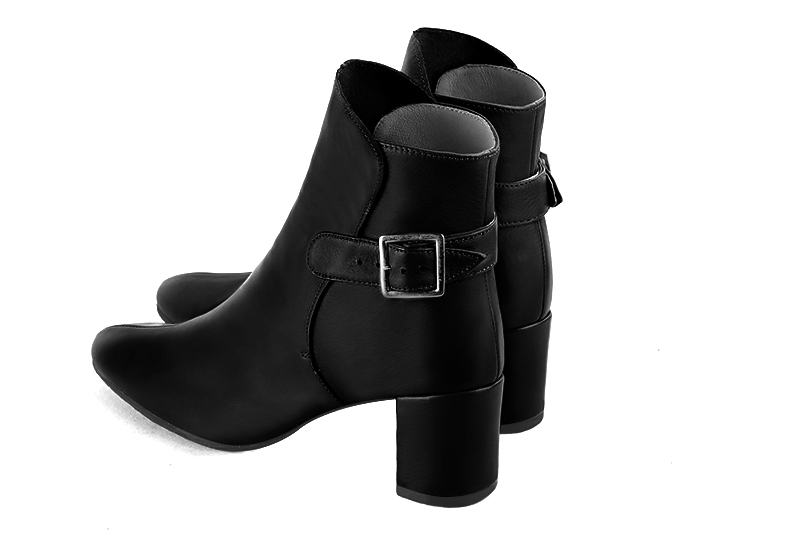 Boots femme : Boots avec des boucles à l'arrière couleur noir satiné. Bout rond. Talon mi-haut bottier. Vue arrière - Florence KOOIJMAN