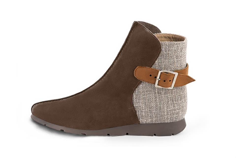 Bottines élégantes et raffinées avec des boucles à l'arrière, coloris marron chocolat et beige naturel. Bout rond. Semelle gomme plat. Personnalisation : Choix des cuirs, des couleurs et des talons. Cou-de-pied sur mesure. - Florence KOOIJMAN