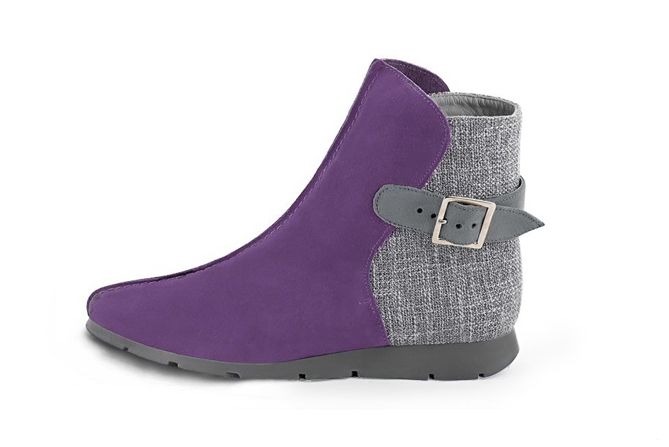 Bottines élégantes et raffinées avec des boucles à l'arrière, coloris violet améthyste et gris galet. Bout rond. Semelle gomme plat. Personnalisation : Choix des cuirs, des couleurs et des talons. Cou-de-pied sur mesure. - Florence KOOIJMAN