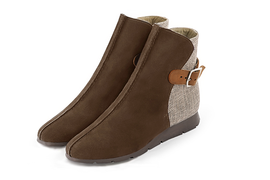Bottines femme boucles à l'arrière marron chocolat, beige naturel et marron caramel. Bout rond. Semelle en gomme - Vue avant