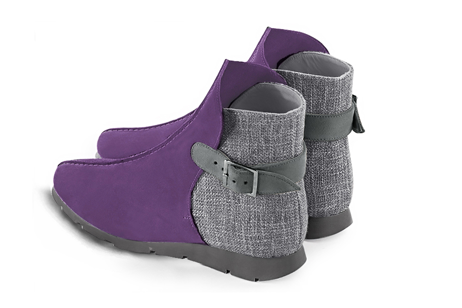 Bottines élégantes et raffinées avec des boucles à l'arrière, coloris violet améthyste et gris galet. Bout rond. Semelle gomme plat. Personnalisation : Choix des cuirs, des couleurs et des talons. Cou-de-pied sur mesure. - Florence KOOIJMAN