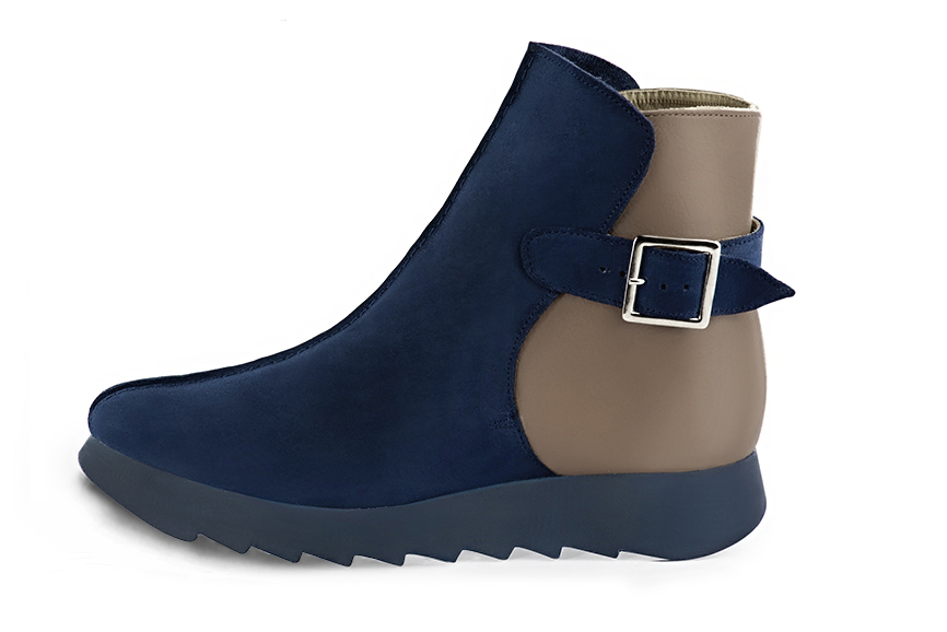 Bottines élégantes et raffinées avec des boucles à l'arrière, coloris bleu marine et beige mastic. Bout rond. Semelle gomme mi-haut. Personnalisation : Choix des cuirs, des couleurs et des talons. Cou-de-pied sur mesure. - Florence KOOIJMAN