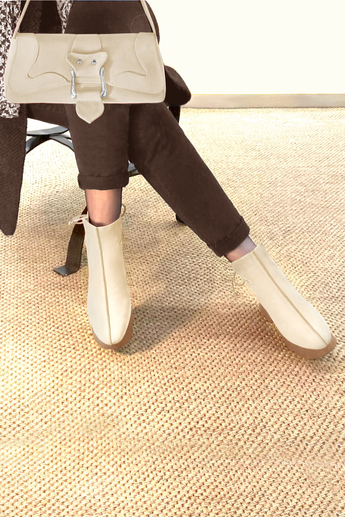 Boots femme : Bottines lacets à l'arrière couleur beige vanille. Bout rond. Semelle gomme petit talon. Vue du dessus - Florence KOOIJMAN