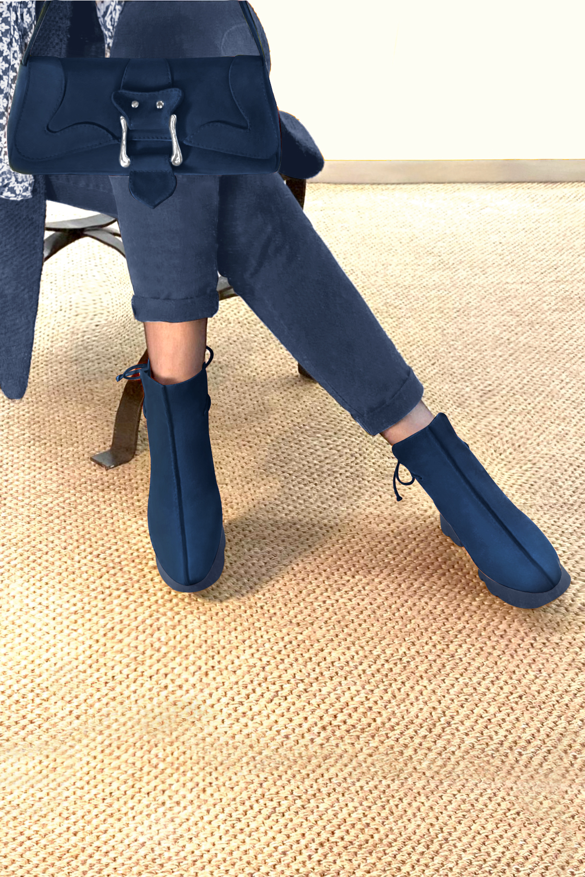 Boots femme : Bottines lacets à l'arrière couleur bleu marine. Bout rond. Semelle gomme petit talon. Vue du dessus - Florence KOOIJMAN