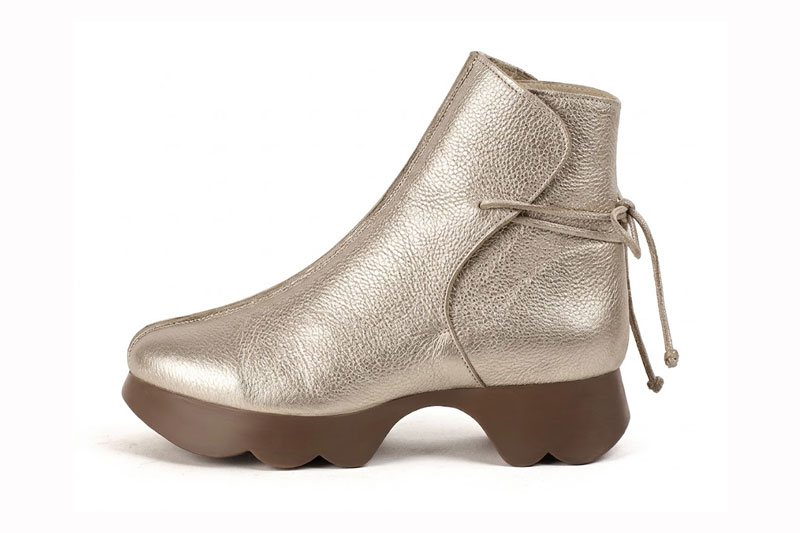 Bottines à laçage arrière pour femme en cuir doré avec bout rond et semelle épaisse et sculpturale en gomme - Vue de profil