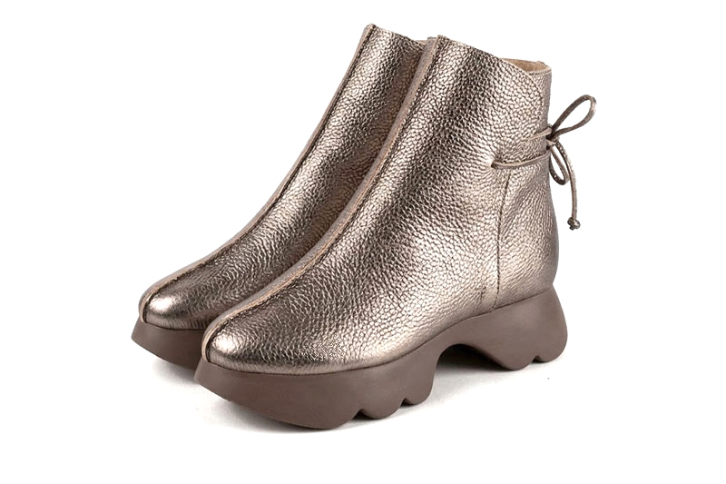 Bottines à laçage arrière pour femme en cuir bronze avec bout rond et semelle épaisse et sculpturale en gomme - Vue avant