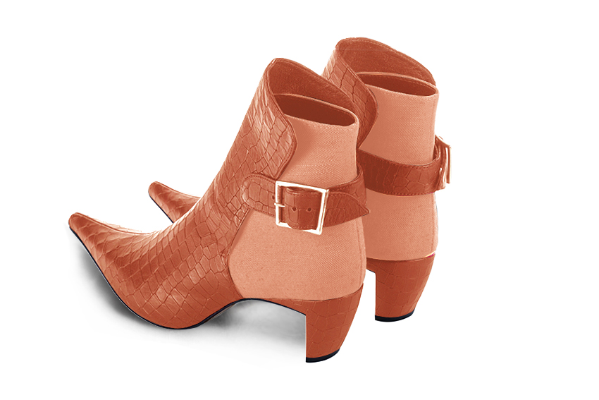 Bottines élégantes et raffinées avec des boucles à l'arrière, coloris orange corail. Bout pointu. Mi-haut à haut. Talon virgule. Personnalisation : Choix des cuirs, des couleurs et des talons. Cou-de-pied sur mesure. - Florence KOOIJMAN