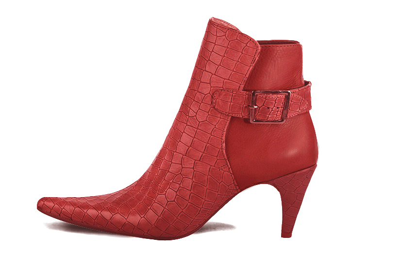 Boots femme : Boots avec des boucles à l'arrière couleur rouge coquelicot. Bout pointu. Talon haut fin. Vue de profil - Florence KOOIJMAN