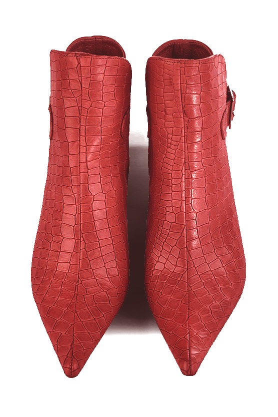 Boots femme : Boots avec des boucles à l'arrière couleur rouge coquelicot. Bout pointu. Talon haut fin. Vue du dessus - Florence KOOIJMAN