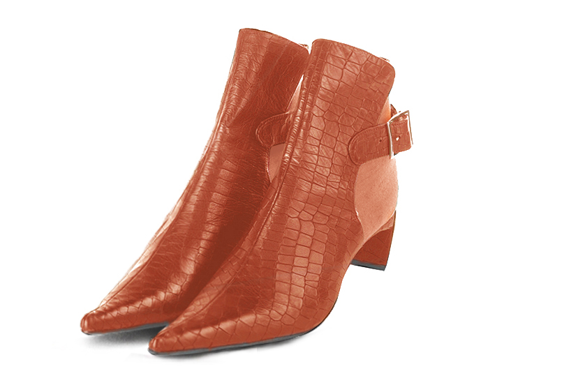 Bottines élégantes et raffinées avec des boucles à l'arrière, coloris orange corail. Bout pointu. Mi-haut à haut. Talon virgule. Personnalisation : Choix des cuirs, des couleurs et des talons. Cou-de-pied sur mesure. - Florence KOOIJMAN