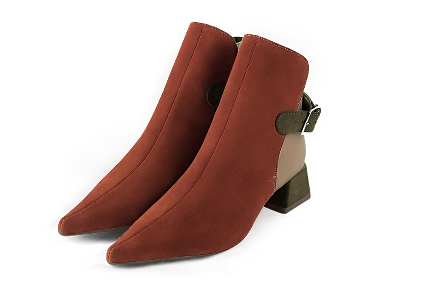 Bottines élégantes et raffinées avec des boucles à l'arrière, coloris orange corail, beige sahara et vert kaki. Bout pointu. Mi-haut. Talon évasé. Personnalisation : Choix des cuirs, des couleurs et des talons. Cou-de-pied sur mesure. - Florence KOOIJMAN