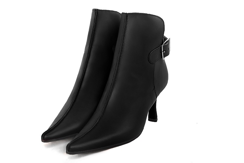 Boots femme : Boots avec des boucles à l'arrière couleur noir satiné. Bout pointu. Talon haut bobine Vue avant - Florence KOOIJMAN