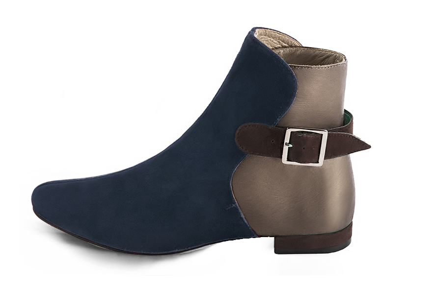 Bottines élégantes et raffinées avec des boucles à l'arrière, coloris bleu marine, or mordoré et marron ébène. Bout rond. Plat. Talon bottier. Personnalisation : Choix des cuirs, des couleurs et des talons. Cou-de-pied sur mesure. - Florence KOOIJMAN