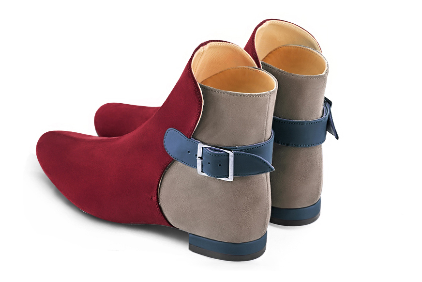 Bottines élégantes et raffinées avec des boucles à l'arrière, coloris rouge bordeaux, beige mastic et bleu denim. Bout rond. Plat. Talon bottier. Personnalisation : Choix des cuirs, des couleurs et des talons. Cou-de-pied sur mesure. - Florence KOOIJMAN