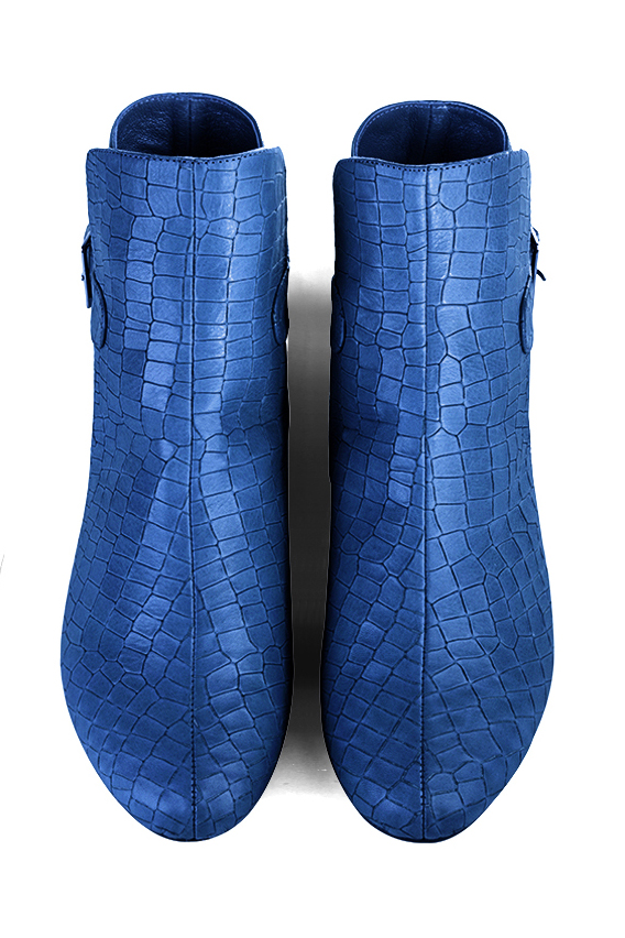 Boots femme : Boots avec des boucles à l'arrière couleur bleu électrique. Bout rond. Talon plat bottier. Vue du dessus - Florence KOOIJMAN